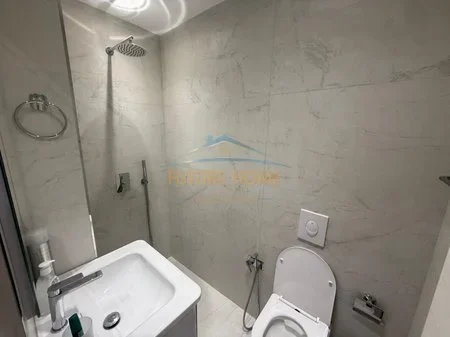 Tirane, jepet me qera apartament 2+1 Kati 1, 87 m² 700 € 