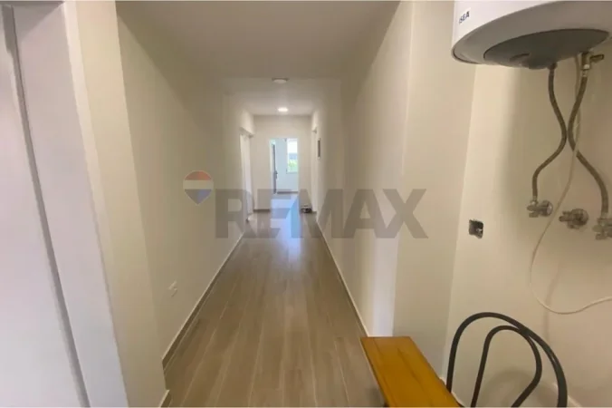 Tirane, jepet me qera zyre Kati 2, 80 m² 600 € (Rruga e Durrësit, Tiranë)