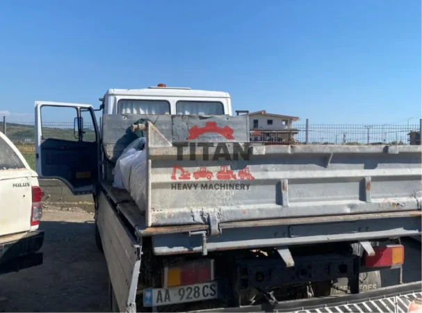 Tirane, shes Kamionçinë Mercedes-Benz 1317