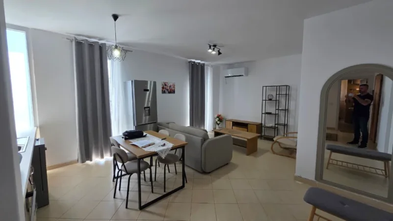 Tirane, jepet me qera apartament 1+1 Kati 3, 65 m² Komuna e Parisit (Ibrahim Dervishi)