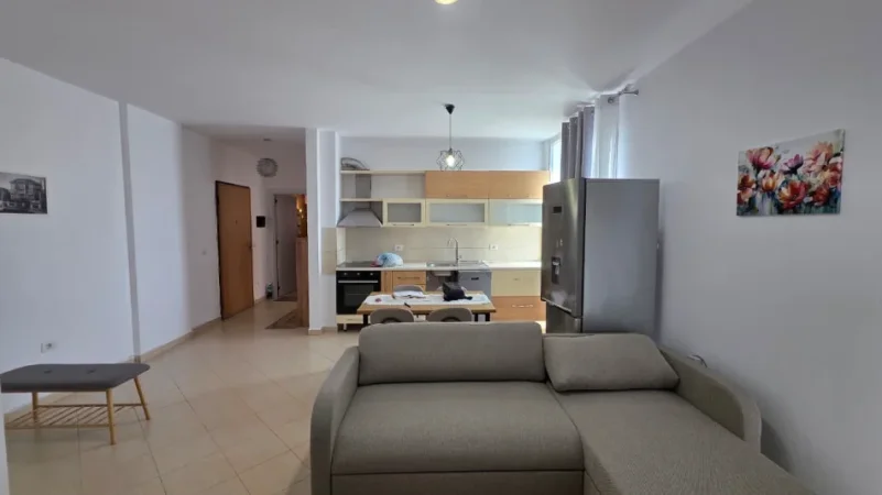 Tirane, jepet me qera apartament 1+1 Kati 3, 65 m² Komuna e Parisit (Ibrahim Dervishi)