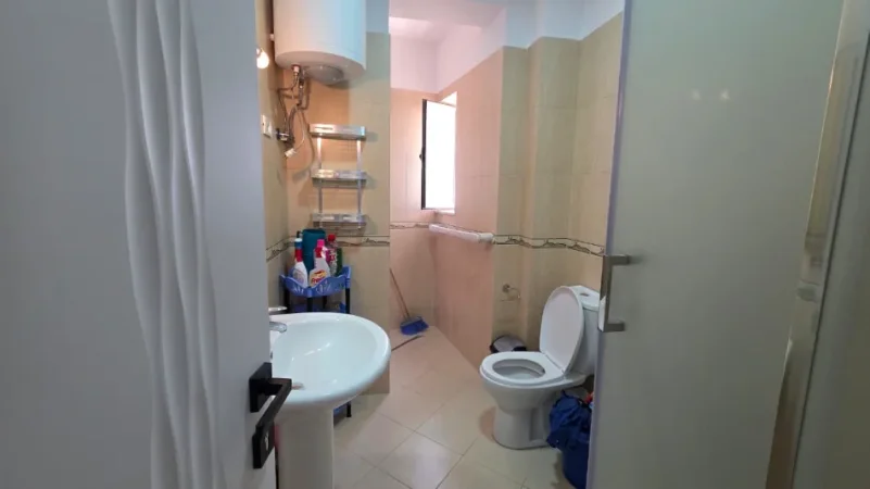Tirane, jepet me qera apartament 1+1 Kati 3, 65 m² Komuna e Parisit (Ibrahim Dervishi)
