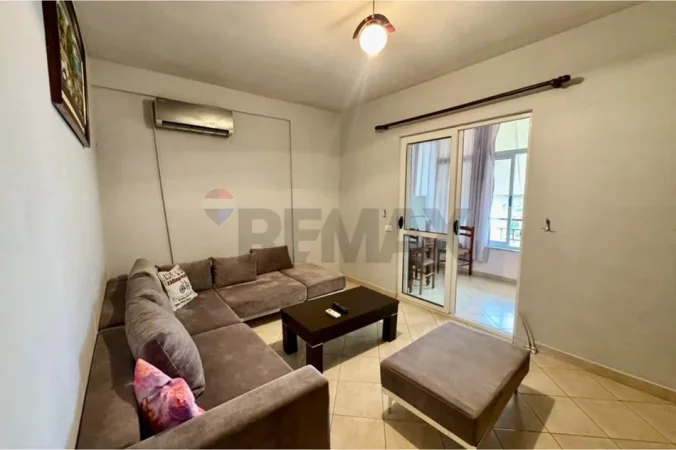 Tirane, jepet me qera apartament 1+1+Ballkon Kati 5, 70 m² 420 € (Rruga Rrapo Hekali)