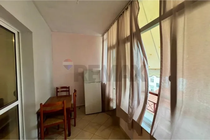 Tirane, jepet me qera apartament 1+1+Ballkon Kati 5, 70 m² 420 € (Rruga Rrapo Hekali)