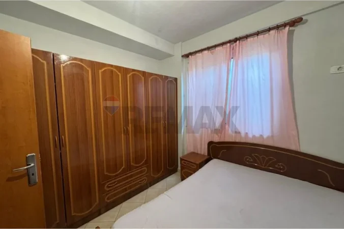 Tirane, jepet me qera apartament 1+1+Ballkon Kati 5, 70 m² 420 € (Rruga Rrapo Hekali)