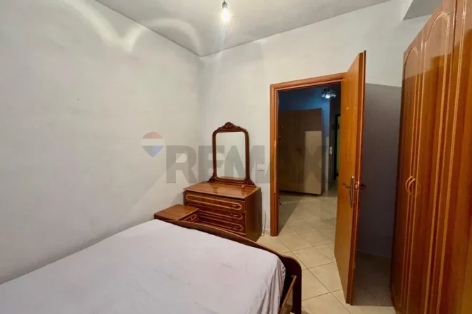 Tirane, jepet me qera apartament 1+1+Ballkon Kati 5, 70 m² 420 € (Rruga Rrapo Hekali)