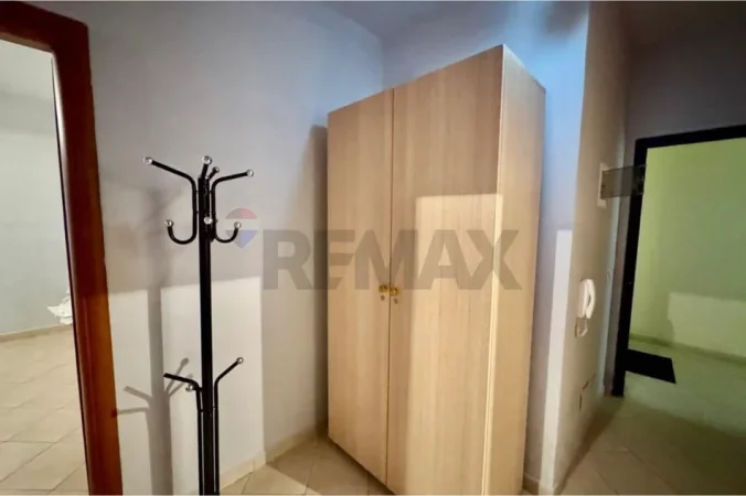 Tirane, jepet me qera apartament 1+1+Ballkon Kati 5, 70 m² 420 € (Rruga Rrapo Hekali)