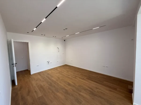 Tirane, shitet apartament 1+1 Kati 4, 60 m² 155.000 € (21 dhjetori)