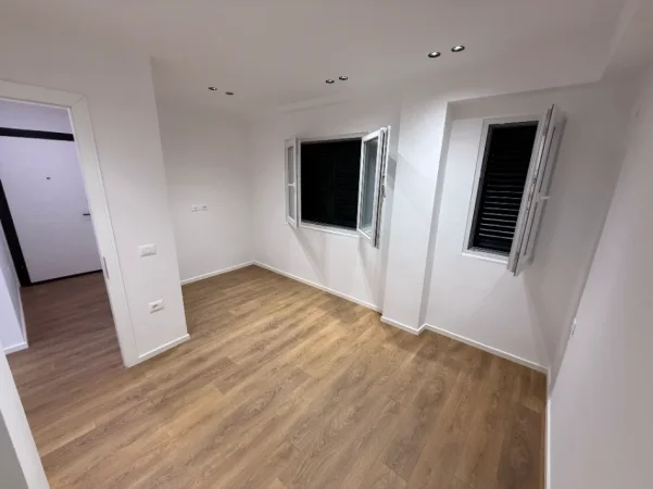 Tirane, shitet apartament 1+1 Kati 4, 60 m² 155.000 € (21 dhjetori)