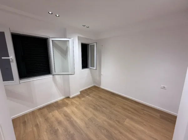 Tirane, shitet apartament 1+1 Kati 4, 60 m² 155.000 € (21 dhjetori)