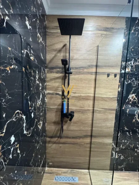 Tirane, jepet me qera apartament 2+1+Ballkon Kati 1, 105 m² 820 € (PAZARI I RI)