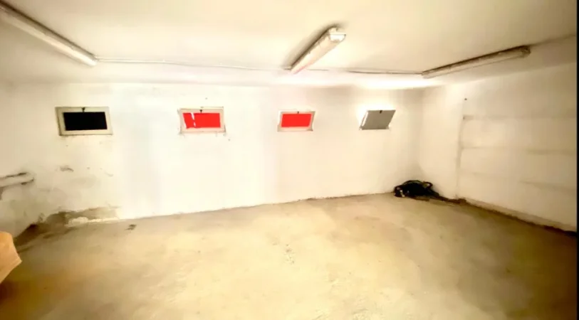 Tirane, shitet magazine Kati 0, 99 m² 47.000 € (Rruga Bardhyl)