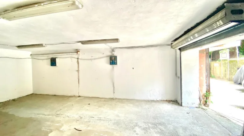 Tirane, shitet magazine Kati 0, 99 m² 47.000 € (Rruga Bardhyl)