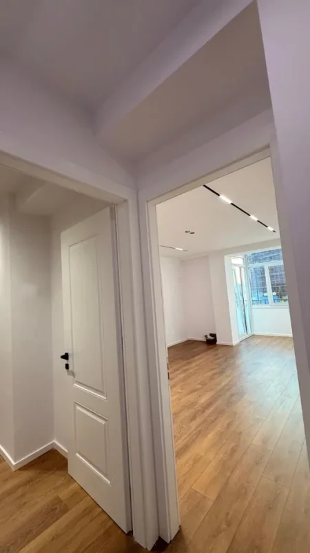 Tirane, shitet apartament 1+1 Kati 4, 60 m² 155.000 € (21 Dhjetori)