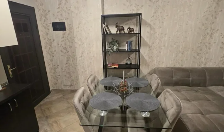 Tirane, jepet me qera apartament 2+1 Kati 7, 75 m² 650 € 