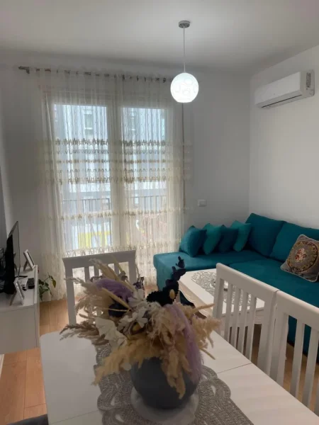 Tirane, jepet me qera apartament 1+1 Kati 3, 60 m² 400 € (Univers City)