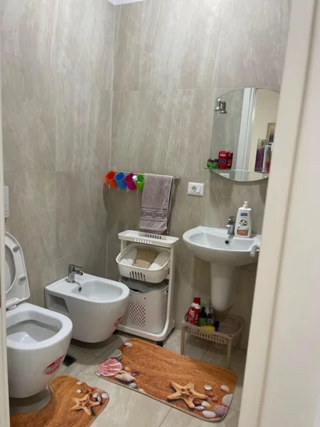 Tirane, jepet me qera apartament 1+1 Kati 3, 60 m² 400 € (Univers City)