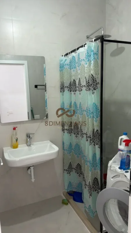 Tirane, jepet me qera apartament 2+1+Ballkon Kati 7, 95 m² 500 € (ali demi)
