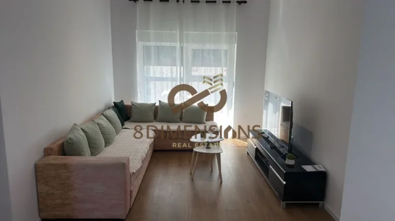 Tirane, jepet me qera apartament 2+1+Ballkon Kati 7, 95 m² 500 € (ali demi)