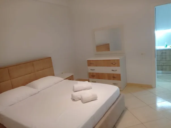 Tirane, jepet me qera apartament 2+1+Ballkon Kati 2, 80 m² 520 € (Porcelan/Rr.Kokonozeve)
