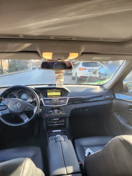 Tirane, shitet Mercedes Benz Nafte, gri metalizato automatik Klima 200.000 km 6.500 €