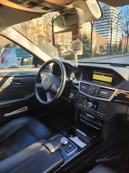 Tirane, shitet Mercedes Benz Nafte, gri metalizato automatik Klima 200.000 km 6.500 €