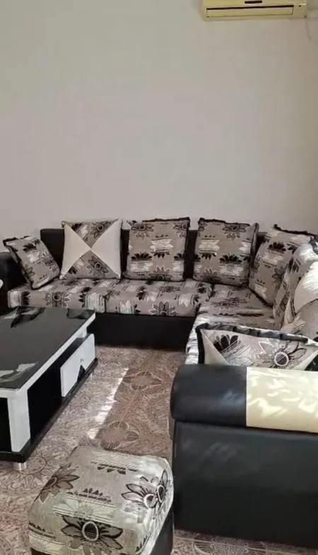 Tirane, jepet me qera apartament 1+1 Kati 1, 70 m² 400 € (Rruga e Dibrës)