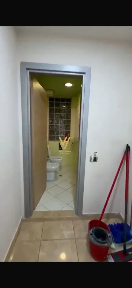 Tirane, jepet me qera zyre Kati 1, 330 m² 4.000 € (BLLOK)