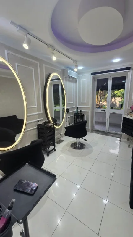 Tirane, jepet me qera ambjent biznesi Kati 1, 90 m² 1.500 € (qender , sheshi skenderbej)