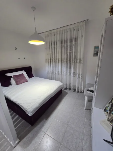 Tirane, shitet garsonier 1+1 , 47 m² 