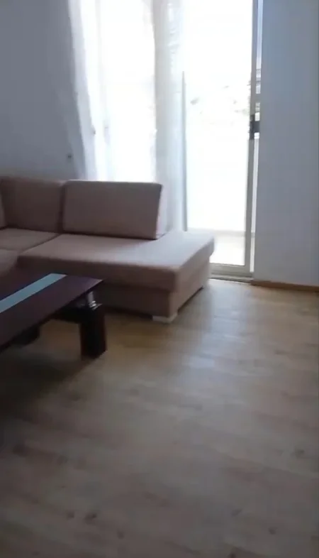Tirane, jepet me qera apartament 2+1 Kati 5, 65 m² 400 € (Shkozë)