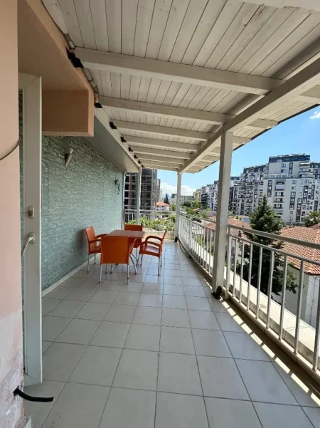 Tirane, jepet me qera apartament 2+1 Kati 2, 680 € (Blloku Gintash)