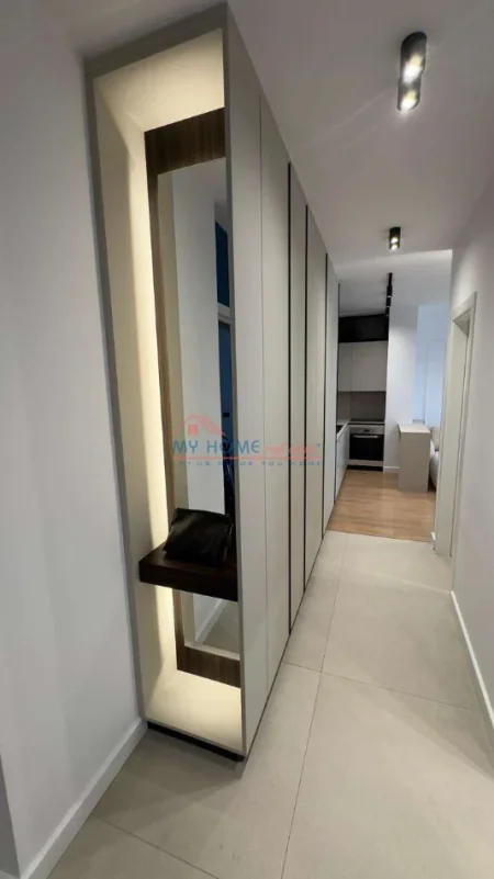 Tirane, jepet me qera apartament 1+1+Ballkon Kati 8, 65 m² 800 € (Rruga Xhanfize Keko)
