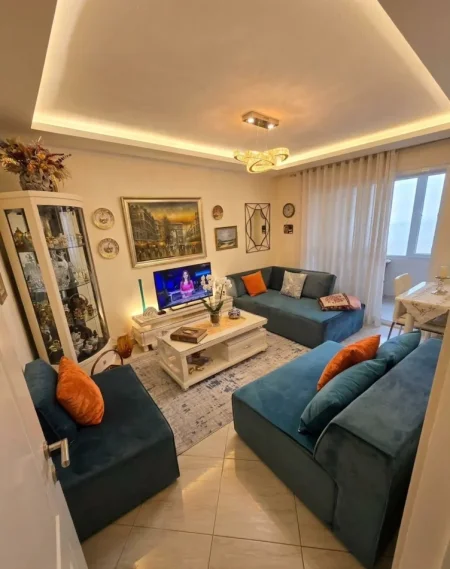 Tirane, shitet apartament 1+1 , 