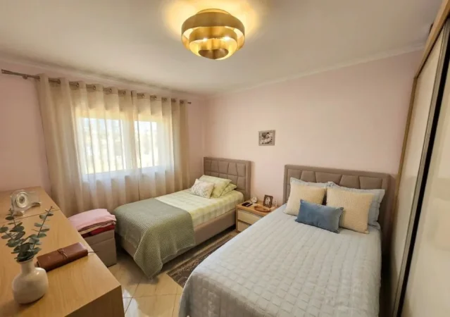 Tirane, shitet apartament 1+1 , 