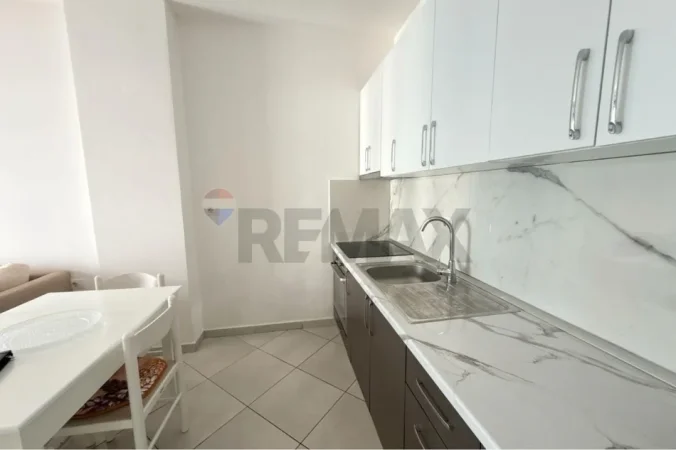 Tirane, jepet me qera apartament 1+1+Ballkon Kati 5, 70 m² 530 € (Rruga Don Bosko)