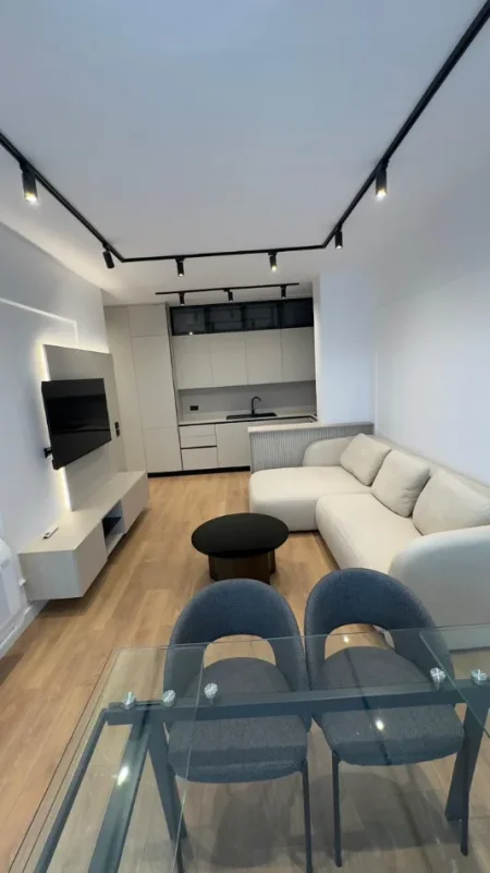 Tirane, jepet me qera apartament 1+1 Kati 5, 70 m² 800 € ( REZIDENCA ERLI)