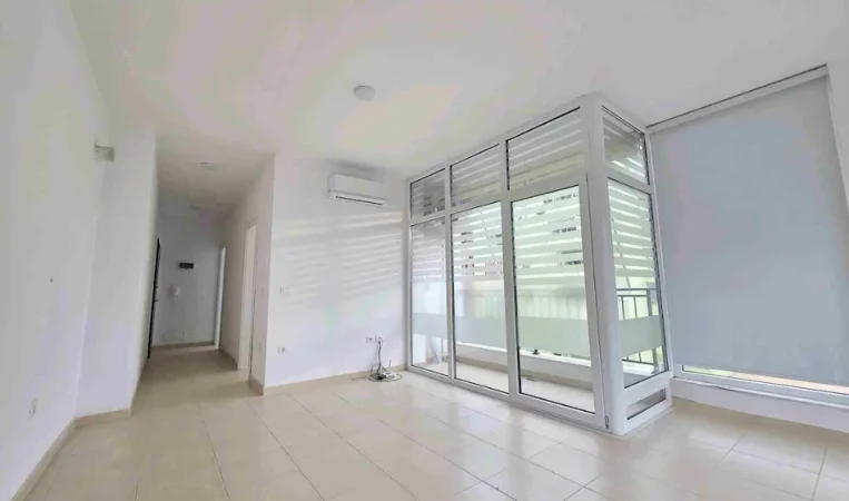 Tirane, jepet me qera ambjent biznesi Kati 3, 60 m² 440 €
