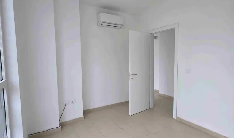 Tirane, jepet me qera ambjent biznesi Kati 3, 60 m² 440 €