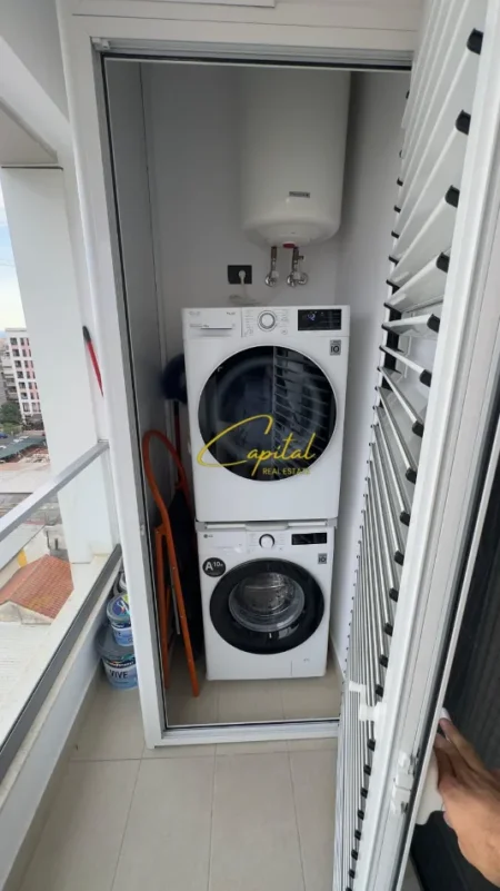 Tirane, jepet me qera apartament 1+1 Kati 8, 86 m² 800 € (PORCELANI)
