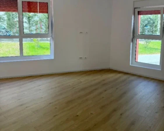 Tirane, jepet me qera zyre Kati 0, 60 m² 400 € (Rruga Ali demi)