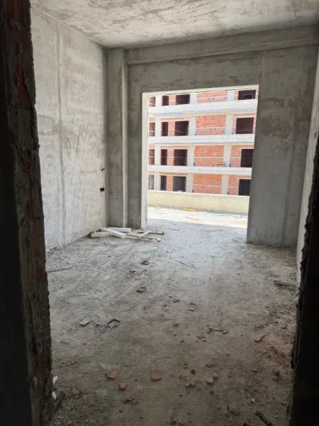 Tirane, shitet apartament 1+1+Ballkon , 85 m² 135.000 € (Fusha e Aviacionit)