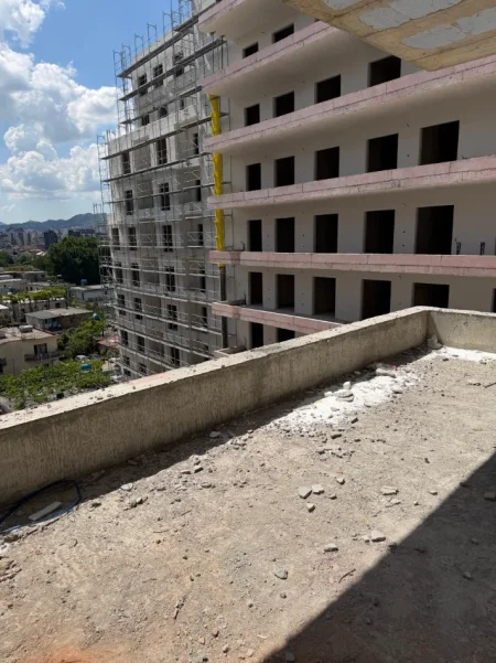 Tirane, shitet apartament 1+1+Ballkon , 85 m² 135.000 € (Fusha e Aviacionit)