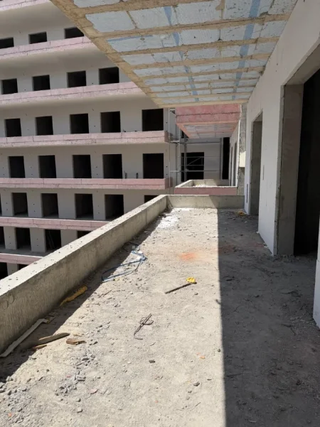 Tirane, shitet apartament 1+1+Ballkon , 85 m² 135.000 € (Fusha e Aviacionit)