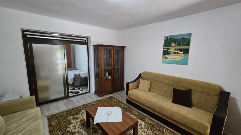 Tirane, jepet me qera apartament 1+1 Kati 0, 60 m² 500 € (Rruga Kosovareve)
