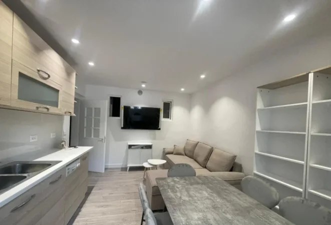 Tirane, jepet me qera apartament 1+1 Kati 4, 55 m² 550 € (Harry Fultz)