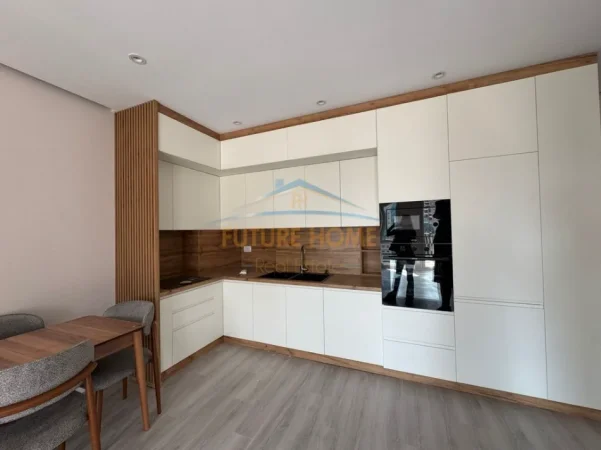 Tirane, jepet me qera apartament 1+1 Kati 9, 82 m² 800 € (ZOGU I ZI)