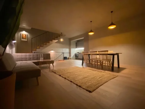 Tirane, jepet me qera apartament+verande | Penthouse 2+1 Kati 3, 180 m² 1.200 € (KODRA E DIELLIT)