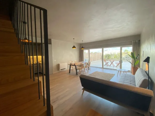 Tirane, jepet me qera apartament+verande | Penthouse 2+1 Kati 3, 180 m² 1.200 € (KODRA E DIELLIT)