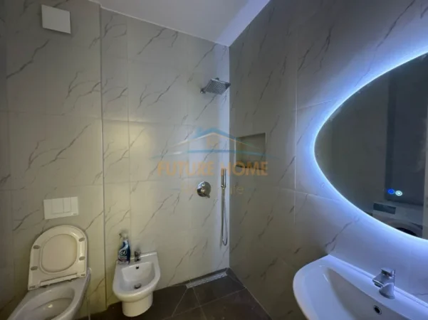 Tirane, jepet me qera apartament 1+1 Kati 9, 82 m² 800 € (ZOGU I ZI)